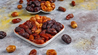 فوائد التمر .. كيف يساهم في إدارة سكر الدم وتحسين الهضم