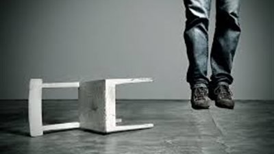 العثور على جثـ,ـة شاب بالغردقة.. شنـ.ـق نفسه في بيته