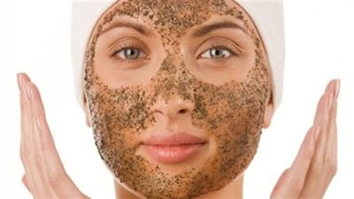 مقشرات طبيعية فعالة لمشكلات البشرة.. منها ملح البحر 