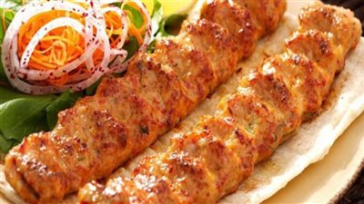 خطوات بسيطة لعمل كفتة الفراخ المشوية متماسكة ولذيذة.. إليكِ الطريقة