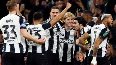 نيوكاسل يقهر ليفربول 2-1 ويتوج ببطولة كأس الرابطة الإنجليزية