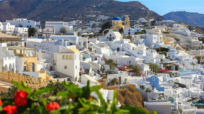 جزيرة سانتوريني اليونانية