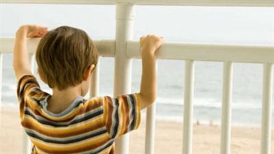 سقوط طفلتين من الطابق الرابع بالإسكندرية يودي بحياة إحداهما وإصابة الأخرى