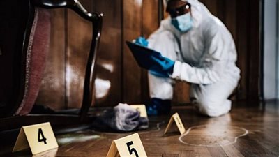 تفاصيل جديدة في حاد.ث العثور على جـ.ـثة عامل مشنـ.وق داخل شقته.. من القاتـ.ـل ؟