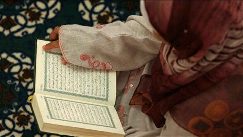 حكم مس المصحف للحائض