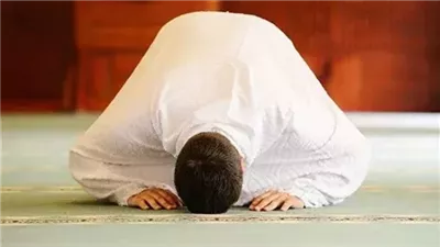 موعد أذان العشاء اليوم الأحد ومواقيت الصلاة في مختلف الأنحاء 