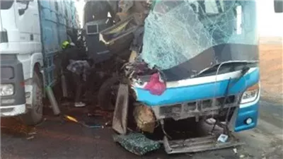 إصابة 10 أشخاص في حادث تصادم ميكروباص وميني باص على الطريق السياحي