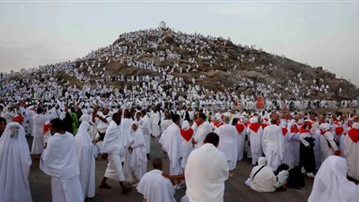 حكم الذهاب إلى الحج بتأشيرة عمل.. الإفتاء تقول كلمتها