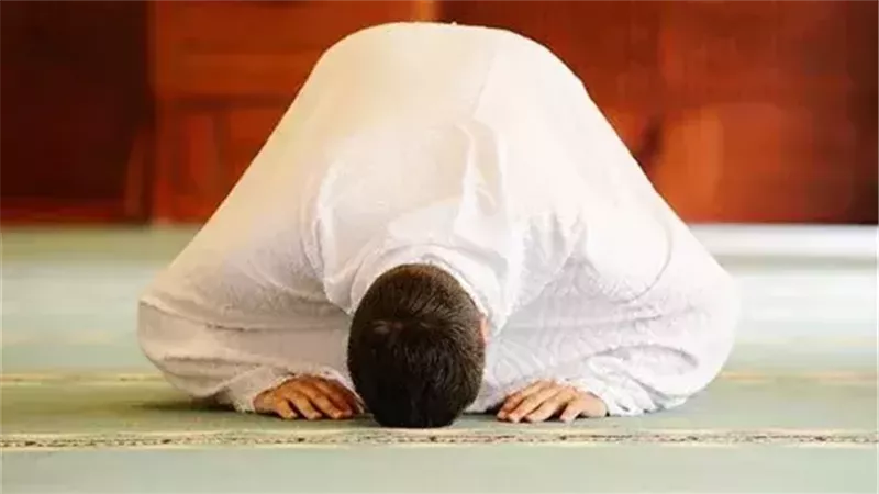 موعد أذان العشاء