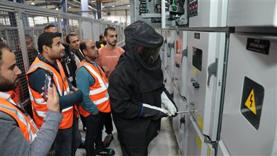 تعاون بين نقل الكهرباء وإيه بي بي لتقديم برامج تدريبية للعاملين بالطاقة