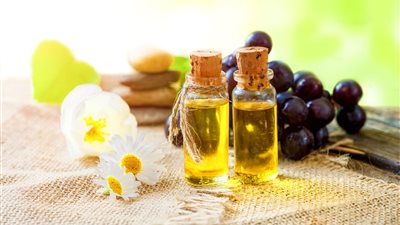 زيت بذور العنب .. الحل المثالي لصحة قلبك وجمالك الطبيعي