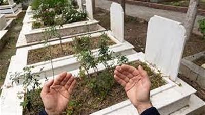 حكم دفن أكثر من ميت في قبر واحد.. أمين الفتوي يوضح 