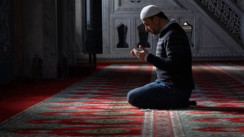 حكم قراءة الفاتحة