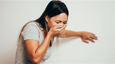 حكم القيء المتعمد في رمضان 2025.. هل يُعد من كبائر الذنوب؟