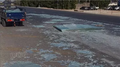 انقلاب سيارة محملة بالزجاج على طريق الإسماعيلية القاهرة يعرقل حركة المرور جزئيًا