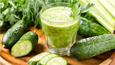 الماء بالخيار والنعناع.. مشروب صحي يعزز الترطيب ويحسن الهضم والبشرة