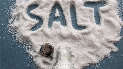أضرار لا تتوقعها عن كثرة الملح.. تسبب ارتفاع ضغط الدم وهشاشة العظام