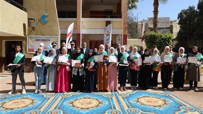 بالأسماء.. محافظ الجيزة يكرم 15 طالبة من حفظة القرآن الكريم بمدرسة هشام شتا