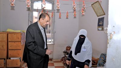 محافظ سوهاج يتابع مستوى الخدمات وانتظام العملية التعليمية خلال جولة ميدانية مفاجئة