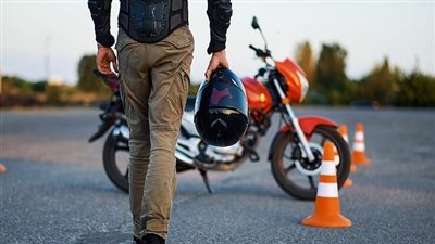 كيفية استخراج رخصة قيادة الدراجة النارية والأوراق المطلوبة والشروط 