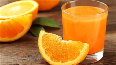 كيف يساهم عصير البرتقال في ترطيب فروة الرأس والتخلص من القشرة؟