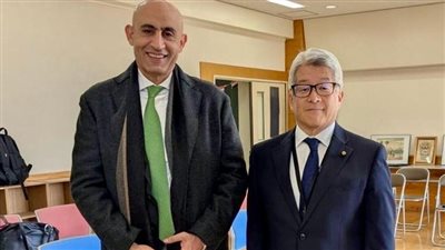 وزير التربية والتعليم يتفقد مدارس اليابان والطلاب يقدمون مفاجأة للوزير