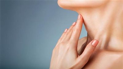 أفضل ماسك لإزالة سواد الرقبة والأصابع بوصفات طبيعية فعالة