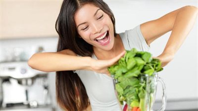 نصائح هامة للتخلص من السموم في الجسم.. بهذه الأطعمة والمشروبات