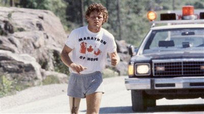 تيري فوكس.. حكاية أشهر عداء ضحى بنفسه من أجل إنقاذ حياة الآخرين