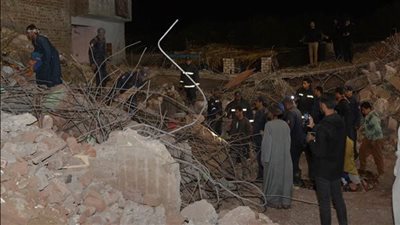 انهيار منزل في أسيوط واستمرار جهود الإنقاذ والبحث عن مفقودين