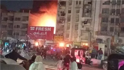 حريق في فرع الشركة المصرية لتجارة الجملة بجرجا بسبب ماس كهربائي