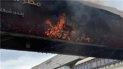 نشوب حريق بكوبري مشاة المترو بالمؤسسة.. تفاصيل خاصة