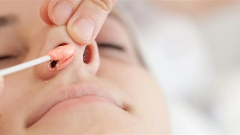 إزالة شعر الأنف