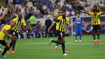 الدوري السعودي| الاتحاد يتفوق على الهلال بهدفين في الشوط الأول 
