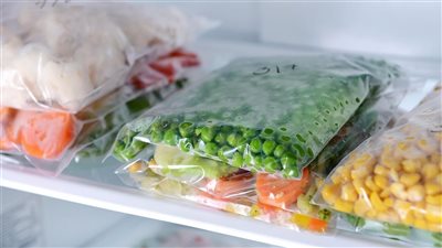 الأطعمة المجمدة.. راحة مؤقتة بمخاطر صحية طويلة الأمد!