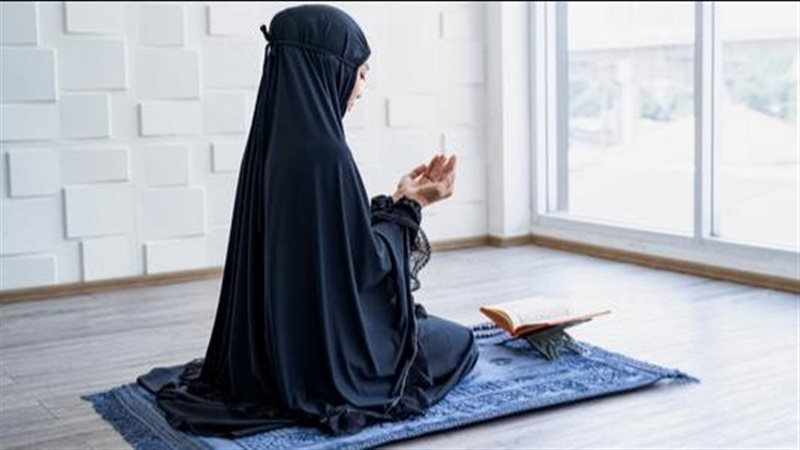 موعد أذان العشاء