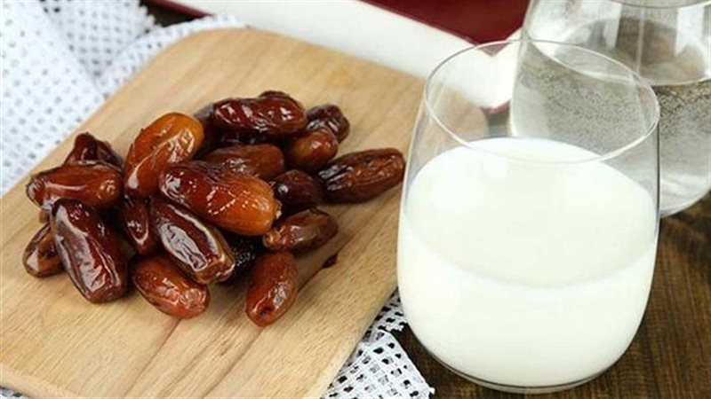 فوائد التمر باللبن