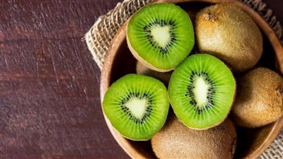 كيف يحسن الكيوي صحتك؟ إليك ما يحدث عند تناوله يوميًا