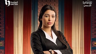 مسلسل في لحظة وبتول الحداد تقدم شخصية الموظفة الجاسوسة فى العمل 