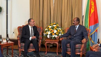 التعاون الثنائي والتطورات الإقليمية يسيطران علي مباحثات وزير الخارجية ورئيس إريتريا