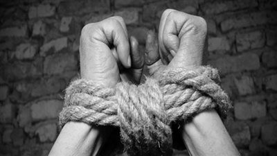 ضحية المال ..  حكاية عامل اختفى لمدة أيام واعتدى عليه 4 أشخاص بالسلام