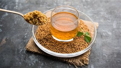 فوائد ماء الحلبة للشعر وطريقة استخدامه للحصول على شعر صحي