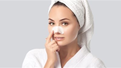 أفضل كريم لعلاج الرؤوس السوداء من الصيدلية لعام 2025