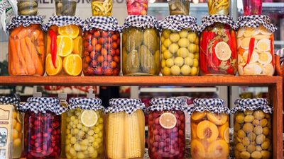 المخللات في رمضان.. نكهة لذيذة أم قنبلة صحية موقوتة؟