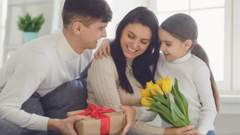موعد عيد الام 2025
