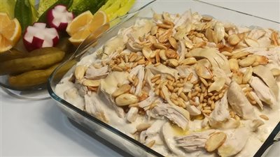 افكار فطار شهر رمضان 2025.. طريقة عمل فتة الدجاج بالزبادي 