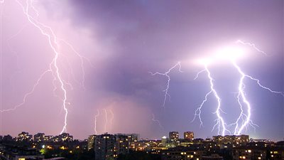 وفاة سيدة في الغربية نتيجة صاعقة كهربائية أثناء هطول الأمطار