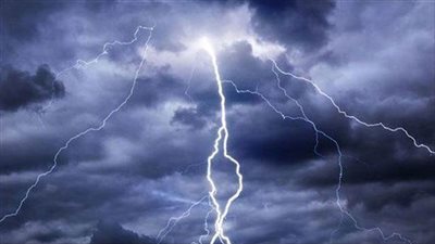 كيف تتجنب مخاطر صواعق البرق خلال الطقس السيئ؟