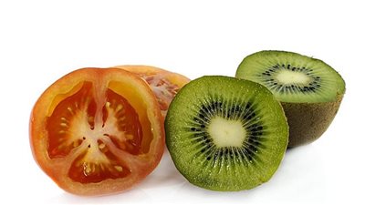 فوائد تناول الطماطم والكيوي في رمضان.. أبرزها تقوية العظام 