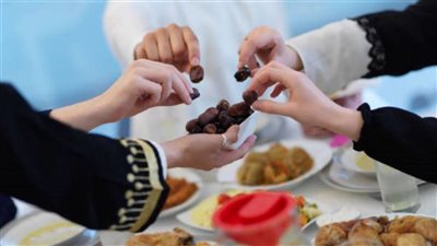 حكم من أفطر متعمدا في رمضان.. الإفتاء: من الكبائر 